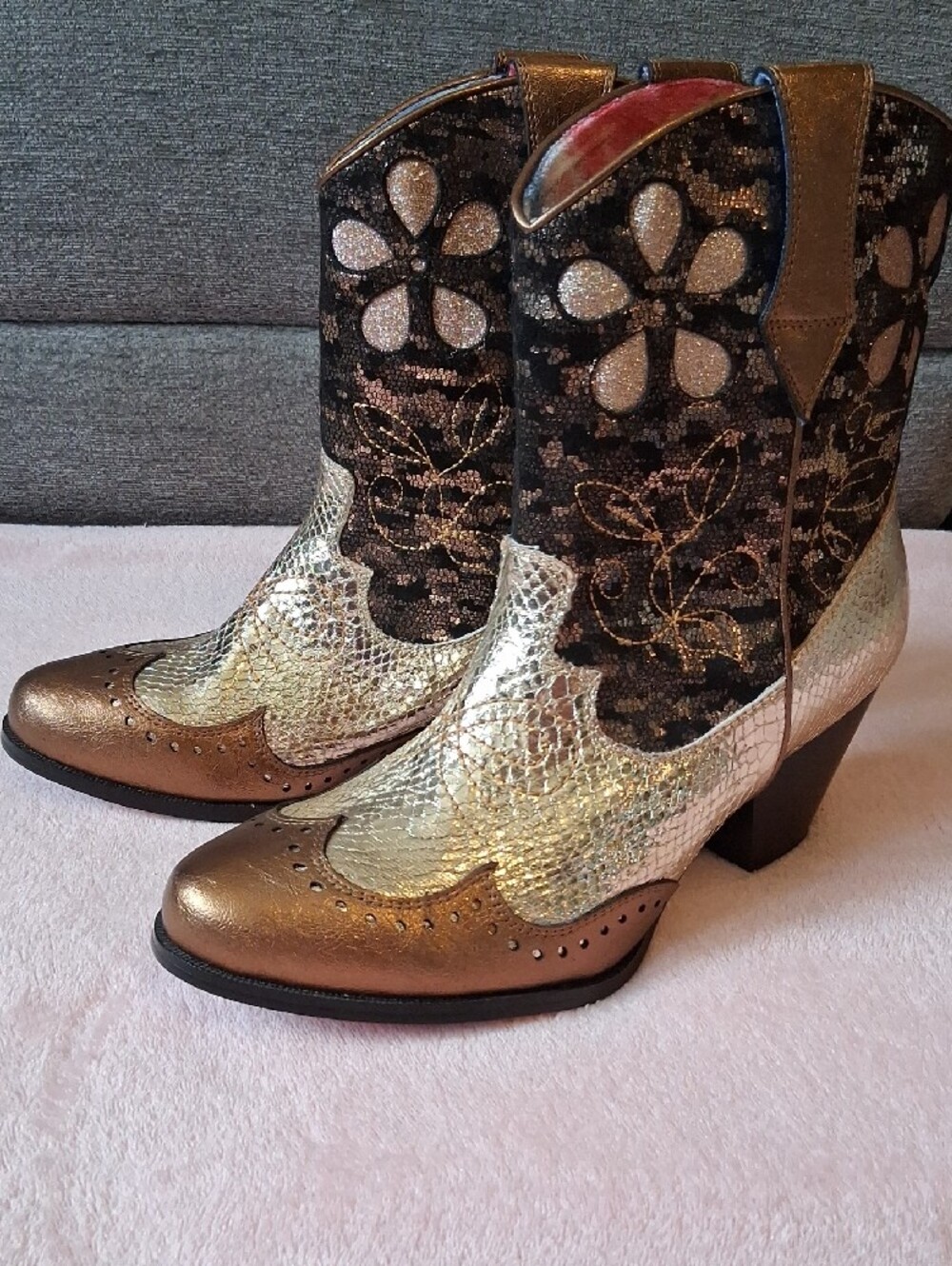 New POLLYWOOD boots In Gold, Size 10 (42), Irregular Choice